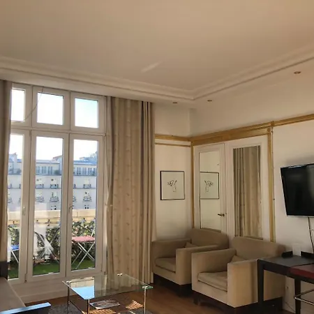 View Eiffel Tower Ch.elysees