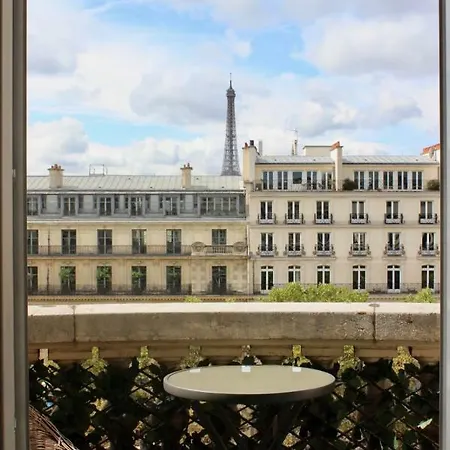 View Eiffel Tower Ch.elysees Parijs
